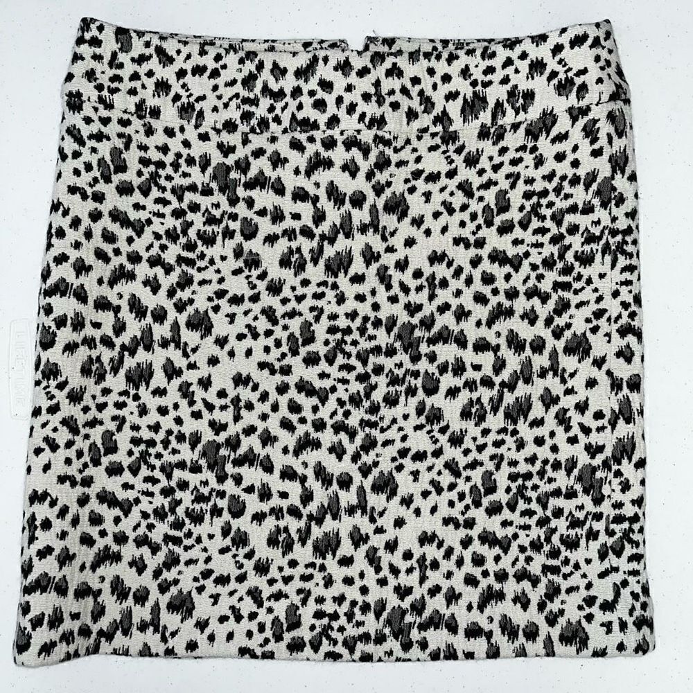 LOFT Animal Print Jacquard Mini Skirt Black Cream Leopard Size 6 Flat‎ Front
